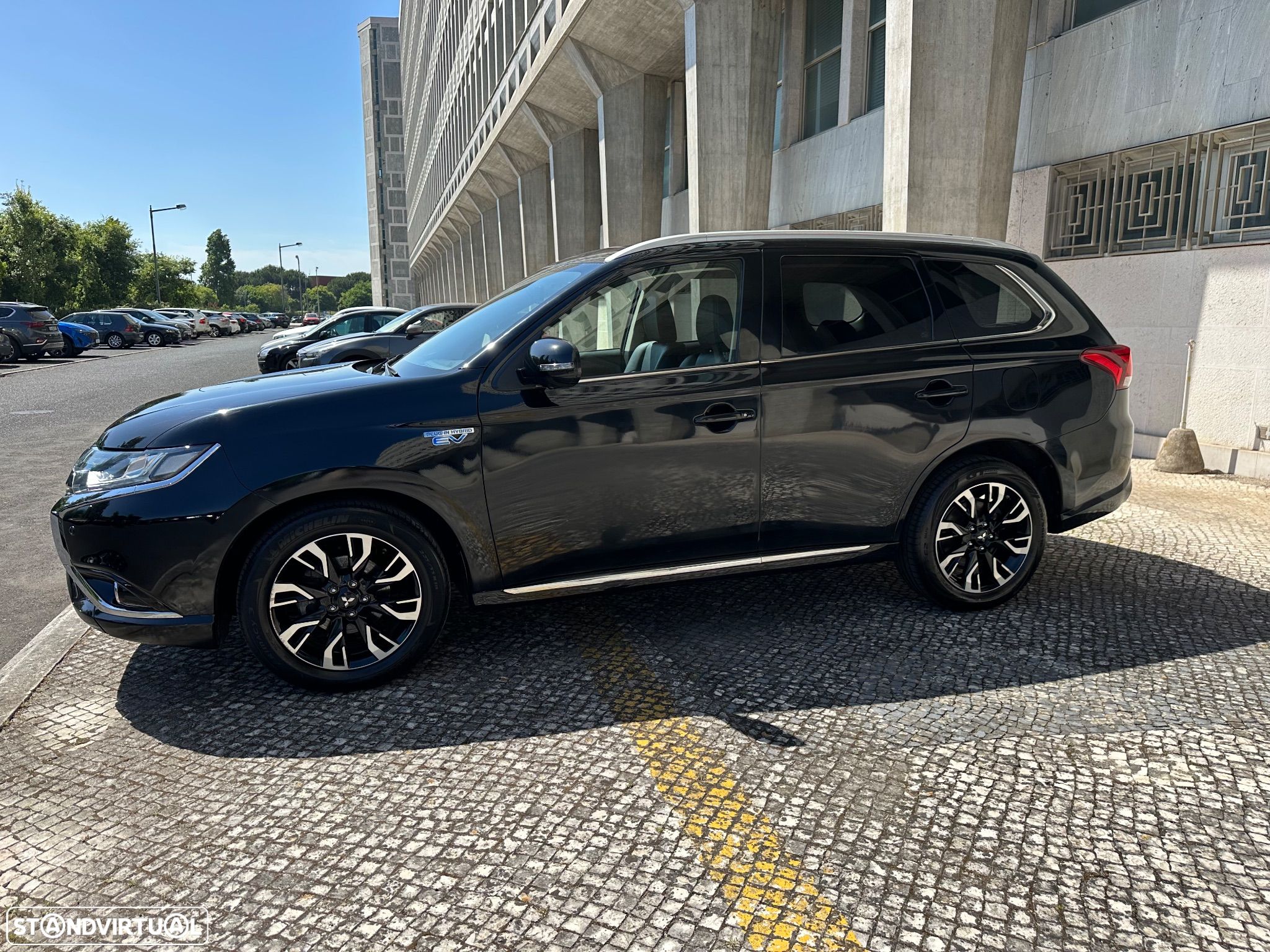 Mitsubishi Outlander 2.0 PHEV Intense - 1