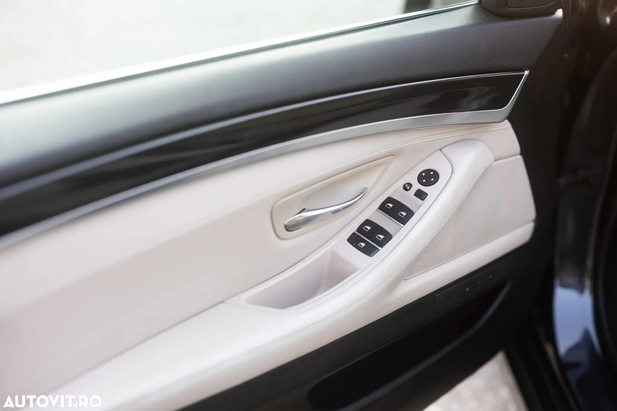 BMW Seria 5 525d Aut. Luxury Line - 16