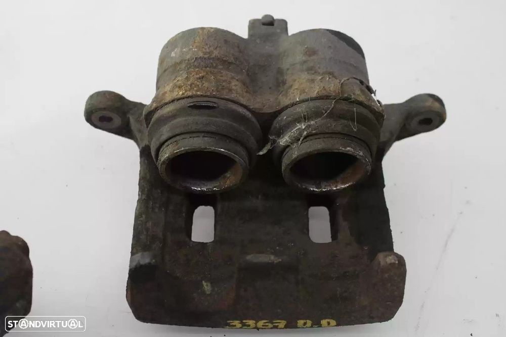 PINÇA TRAVÃO FRONTAL DIREITA NISSAN NP300 NAVARA 2006 -D.D. - 2