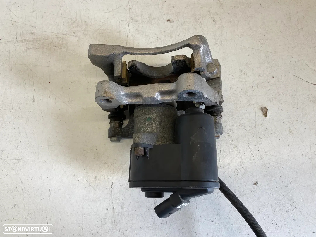 Pinça Travão elétrico esquerda VW Passat 2011 32332267 - 4