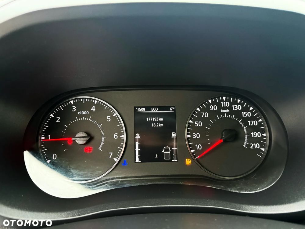 Renault Master 145DCI Kontener 8ep + Winda 750 kg - 9