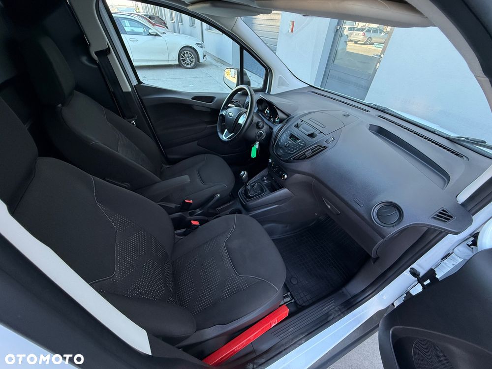 Ford Transit Courier - 28