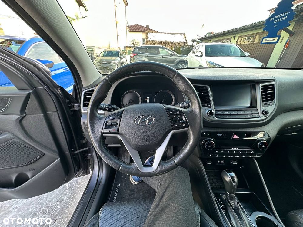 Hyundai Tucson 2.0 CRDI 4WD Automatik Premium - 23