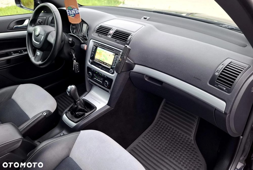 Skoda Octavia 2.0 TDI CR DPF RS - 15