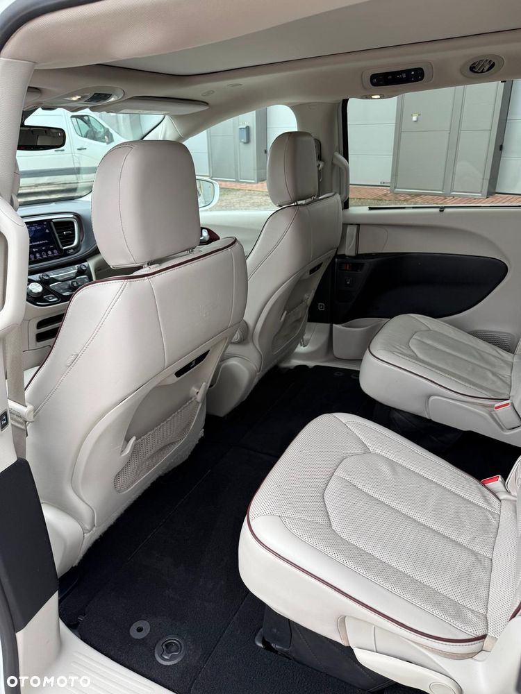 Chrysler Pacifica - 23