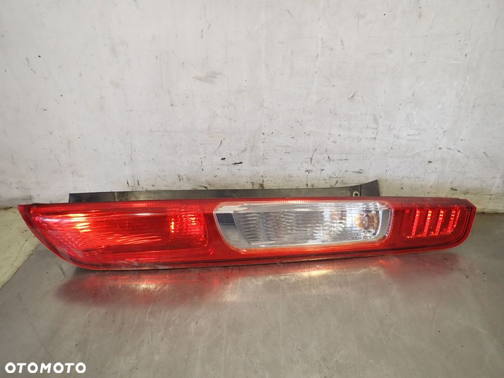 LAMPA PRAWA TYLNA FORD FOCUS MK2 LIFT 2.0 4M51-13404-A - 1