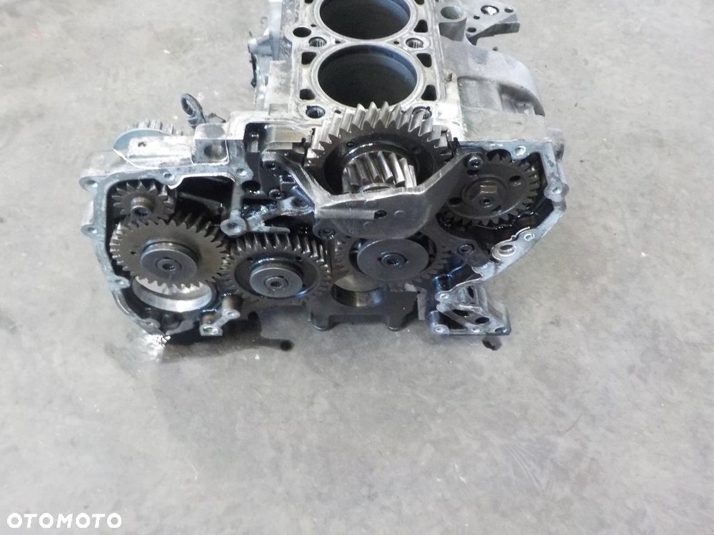 VW T5 2.5 TDI AXD AXE BLOK SILNIKA - 2