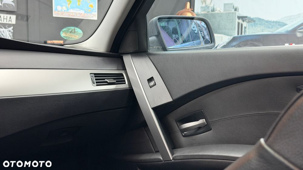 BMW Seria 5 525i - 28