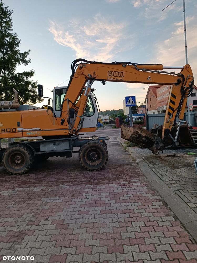 Liebherr A 900 C - 16