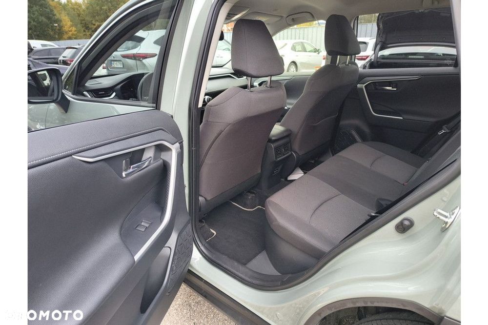 Toyota RAV4 - 6