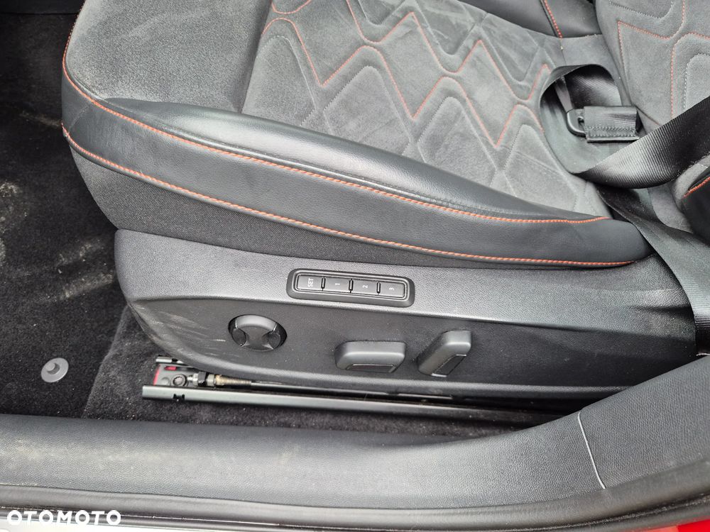 Seat Leon Sportstourer 1.4 e-Hybrid DSG FR - 17
