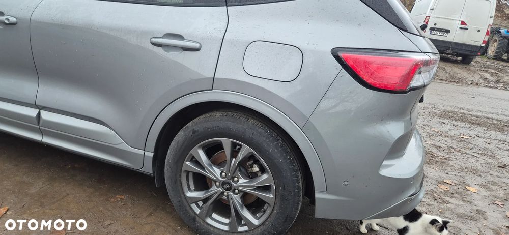 Ford Kuga 2.5 Duratec FHEV ST-LINE - 11