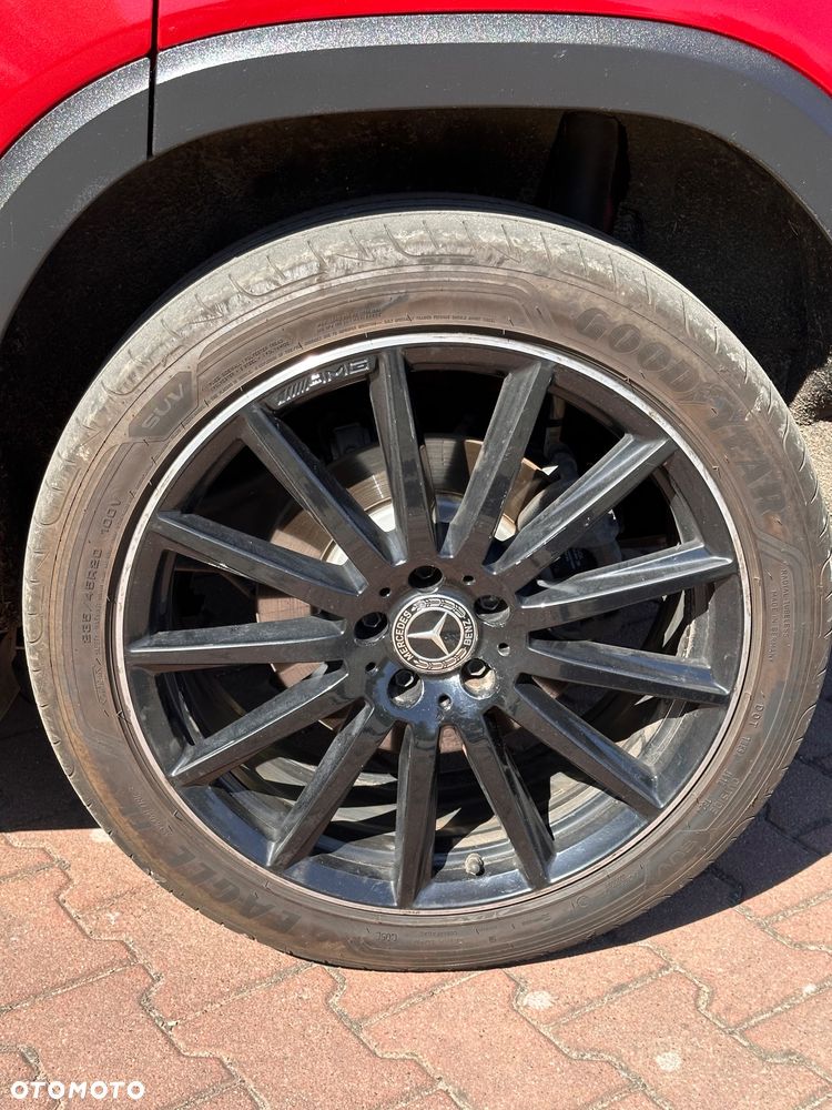 Mercedes-Benz GLB - 13
