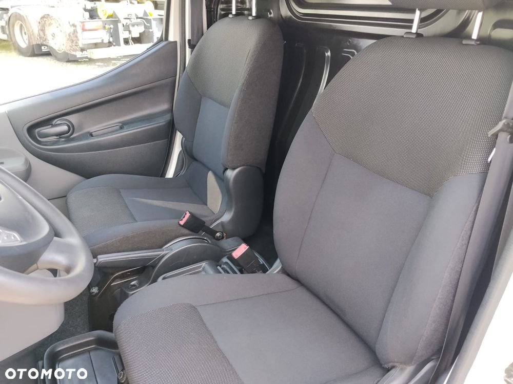 Nissan ENV 200 Maxi - 20