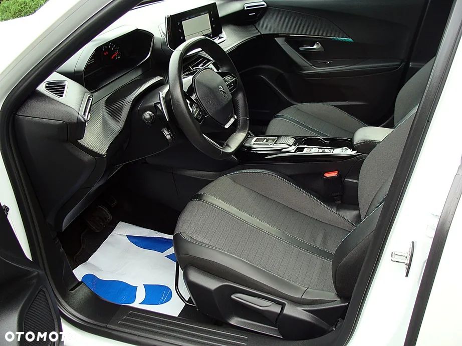 Peugeot 2008 1.5 BlueHDi Allure S&S EAT8 - 17