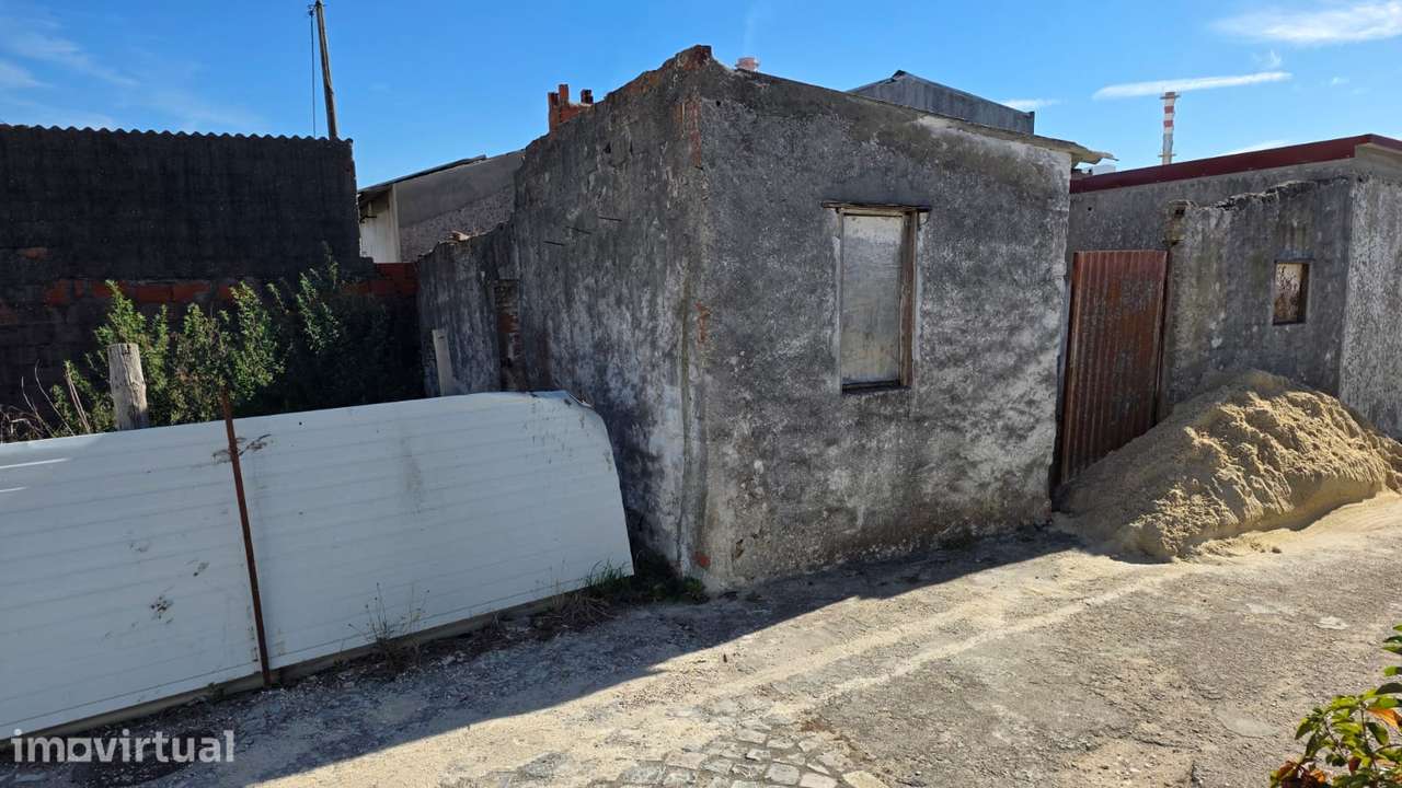 Moradia s/ licença p/ reconstrução total, Estação - Marinha Grande - Grande imagem: 3/4