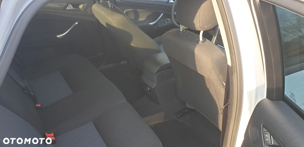 Ford Mondeo 2.0 TDCi Ambiente - 10