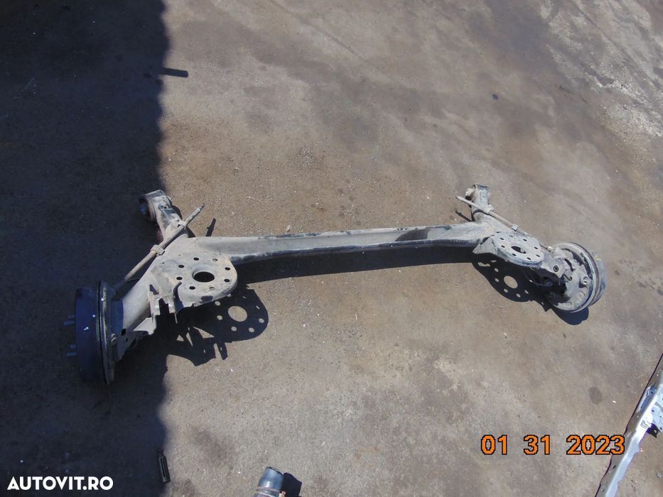 Punte spate Toyota Yaris dupa 2014 dezmembrez yaris 1.0 manuala euro 6 - 1