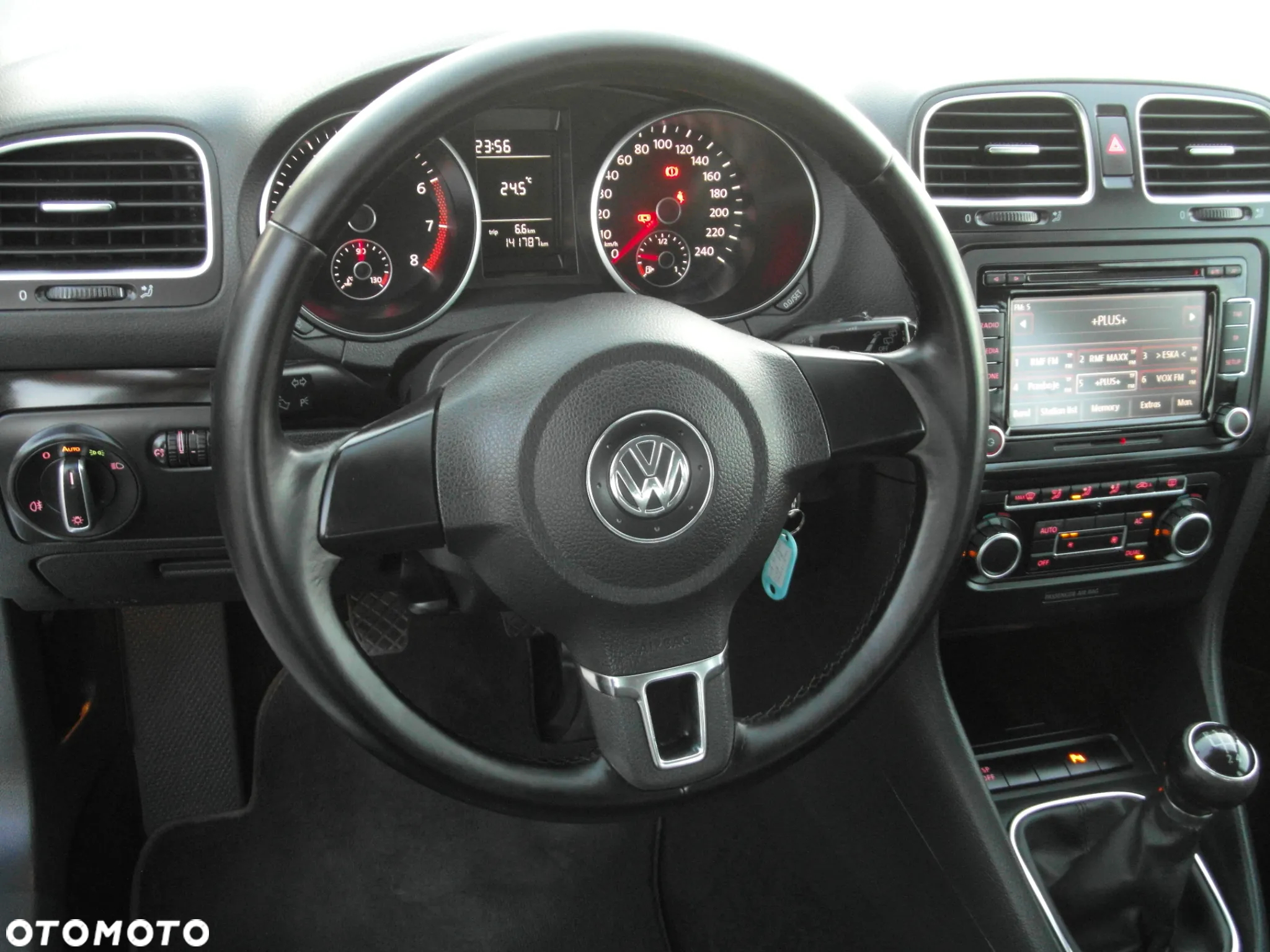 Volkswagen Golf VI 1.6 Comfortline - 24