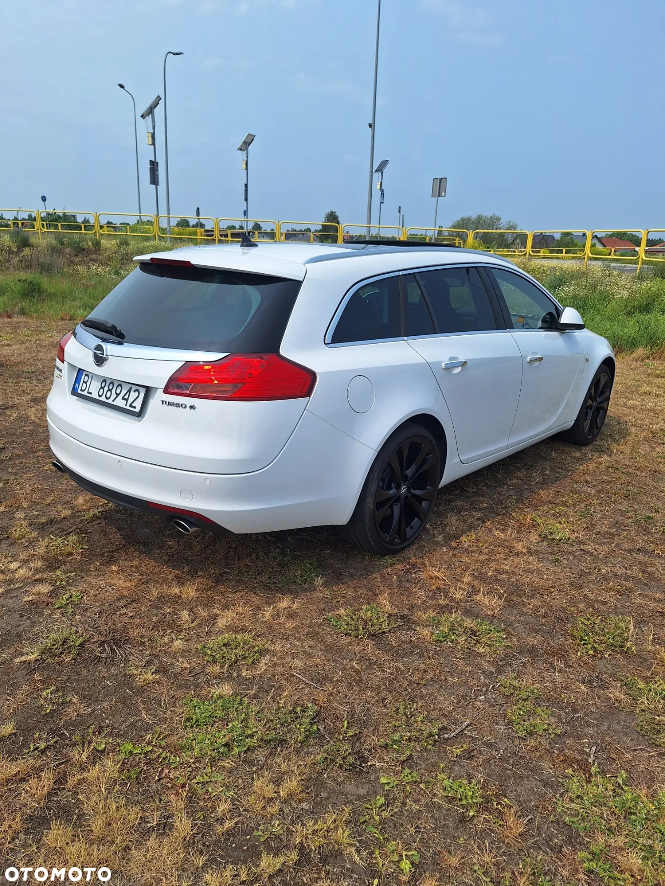 Opel Insignia 2.0 Turbo Sports Tourer 4x4 Automatik Design Edition - 3