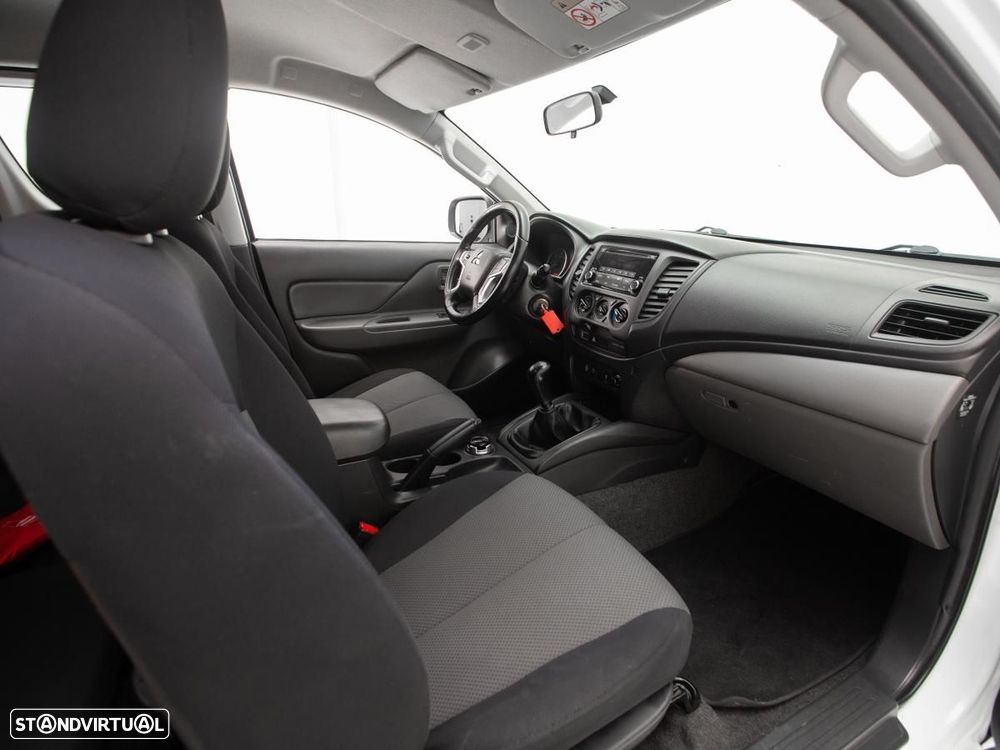 Mitsubishi L200 2.4 DI-D Club Invite 4WD c/IVA - 9