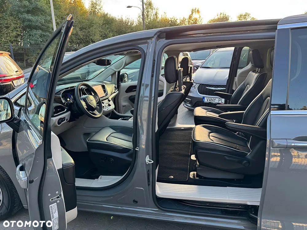 Chrysler Pacifica - 8