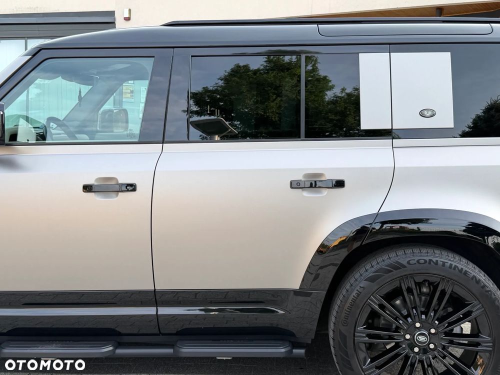 Land Rover Defender 3.0 D300 mHEV X-Dynamic SE - 28