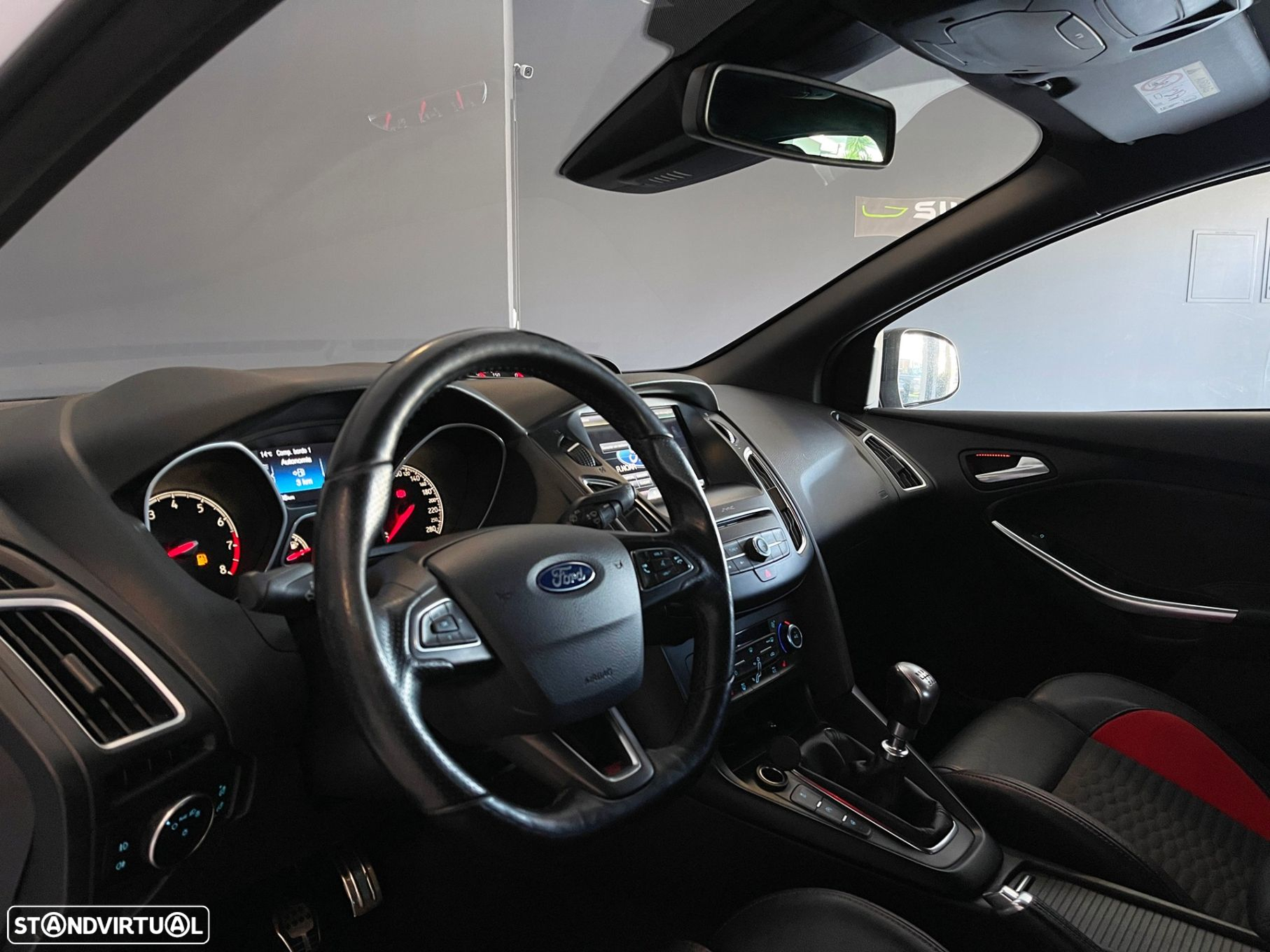 Ford Focus 2.0i ST-2 - 26