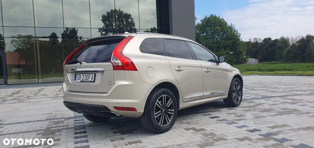 Volvo XC 60 T5 AWD Geartronic Momentum - 12