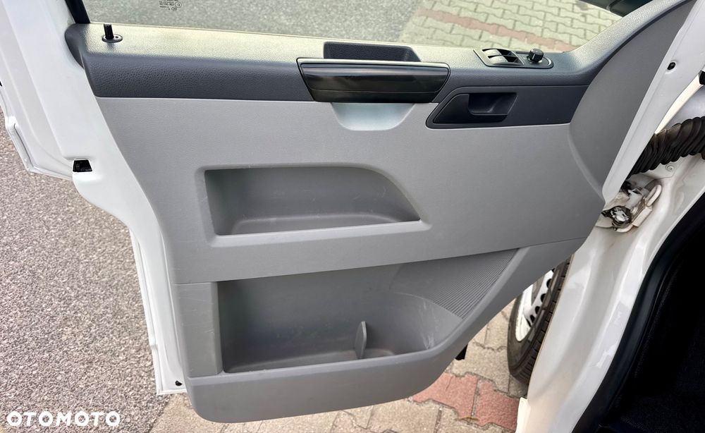 Volkswagen Caravelle - 16