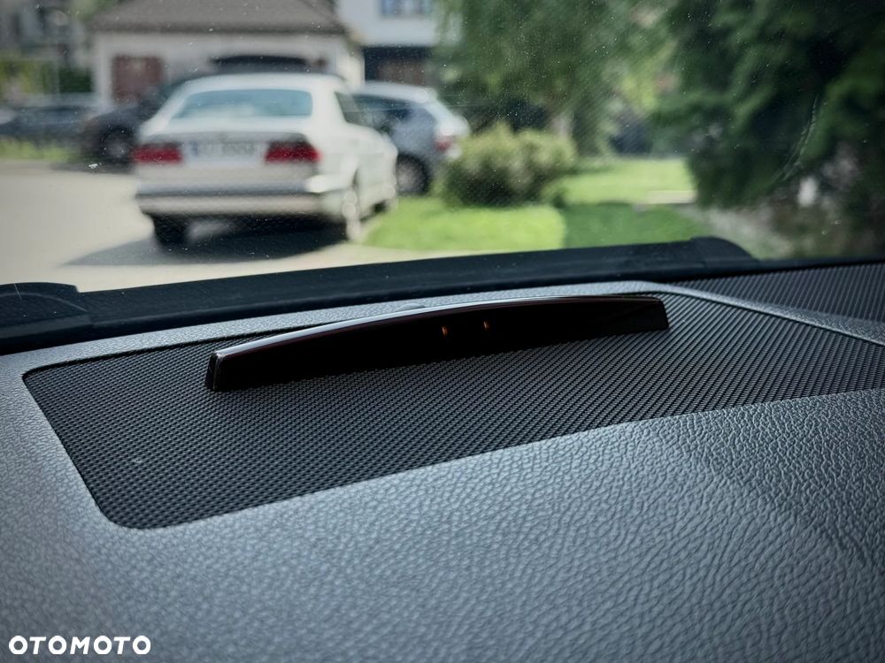 Mercedes-Benz Klasa C 180 CGI Automatik BlueEFFICIENCY Avantgarde - 22