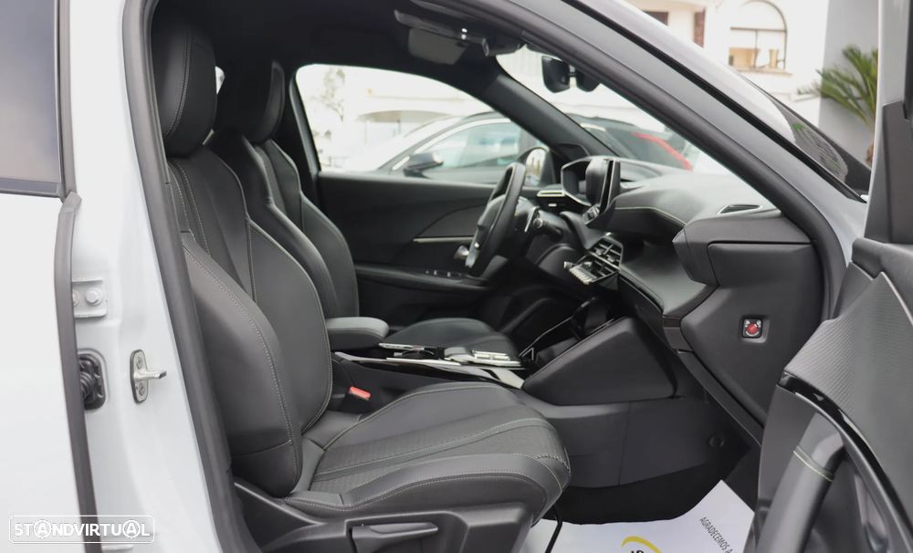 Peugeot 2008 PureTech 130 EAT8 GT - 12