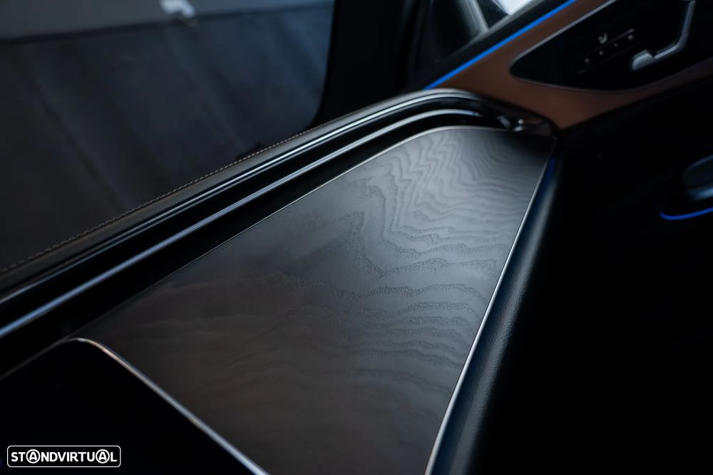 Mercedes-Benz E 300 de AMG Line - 25