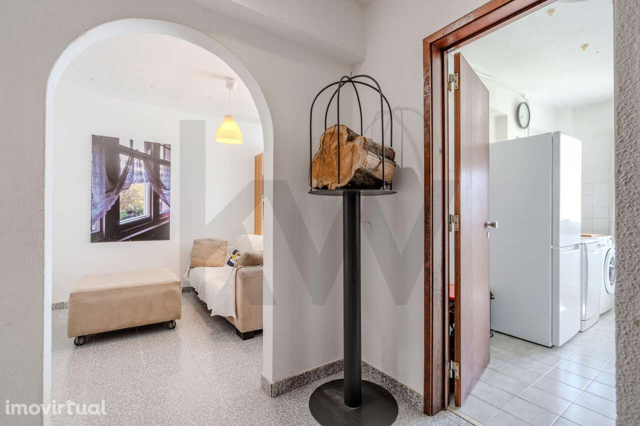 Apartamento T2 renovado com Localização Estratégica – Damaia (Águas Li - Grande imagem: 4/35