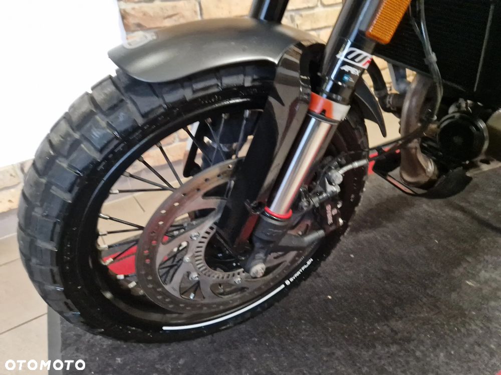 Husqvarna Svartpilen - 32