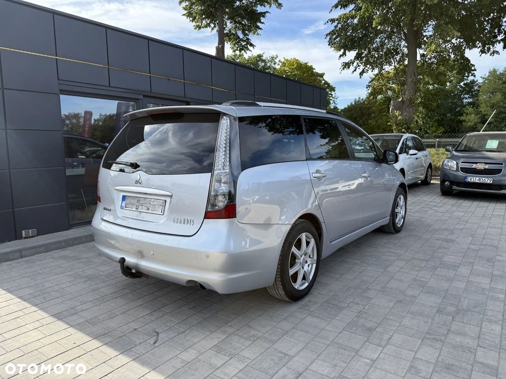 Mitsubishi Grandis 2.4 Inform - 16