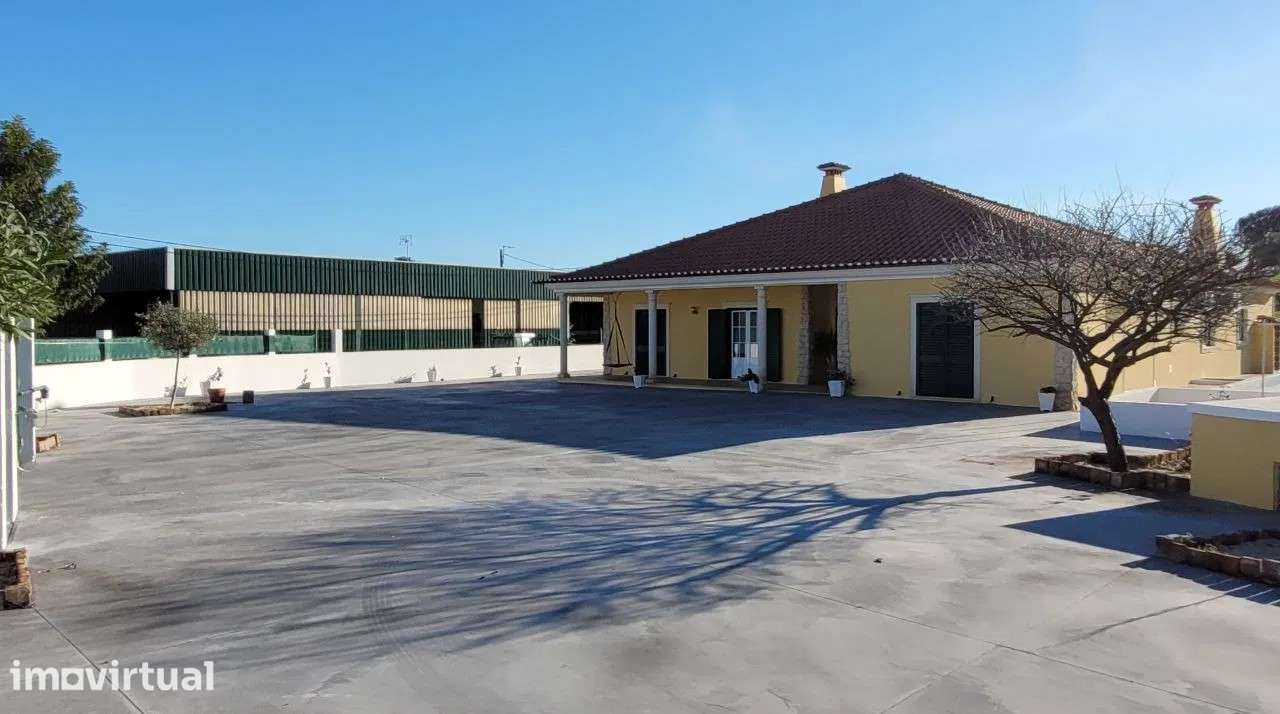 Moradia T3 isolada com piscina em Torres Novas - Grande imagem: 2/17