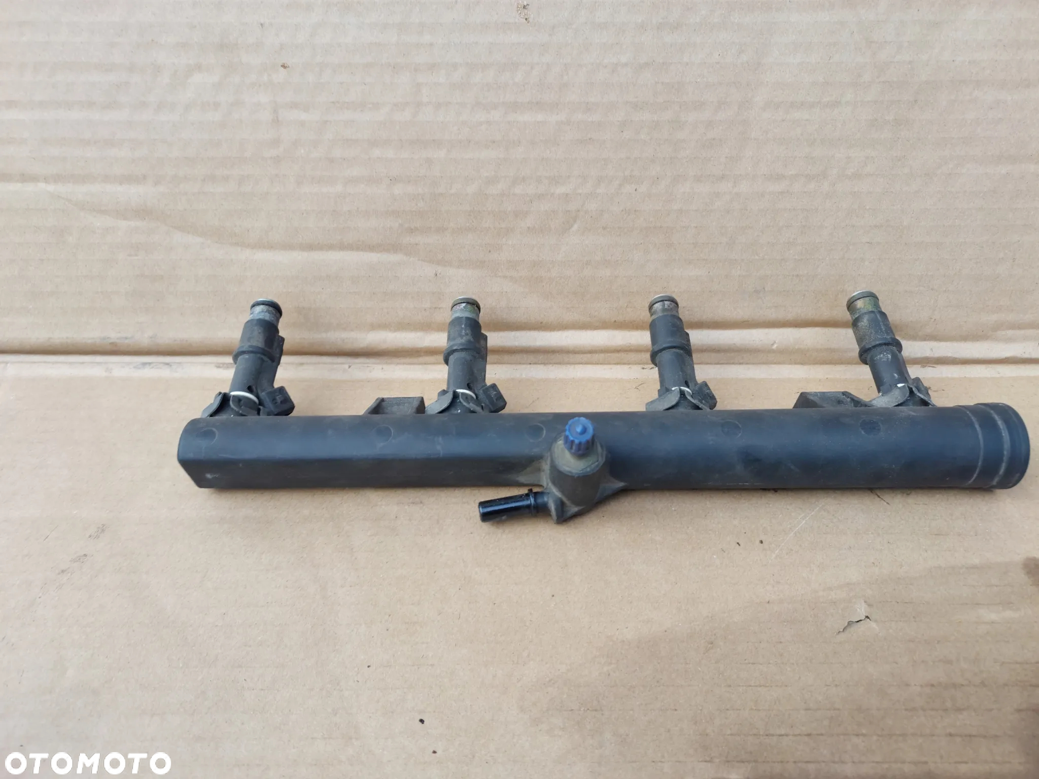 Listwa wtryskowa Citroen Peugeot 1.8 2.0 16V - 4