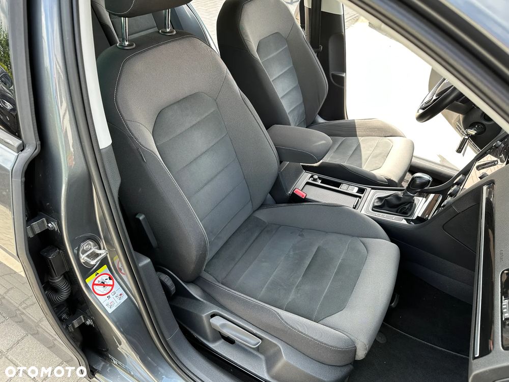 Volkswagen Golf - 23