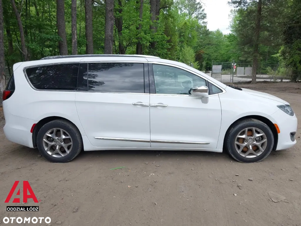 Chrysler Pacifica - 11