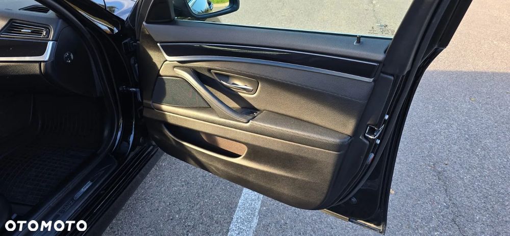 BMW Seria 5 520d xDrive - 34