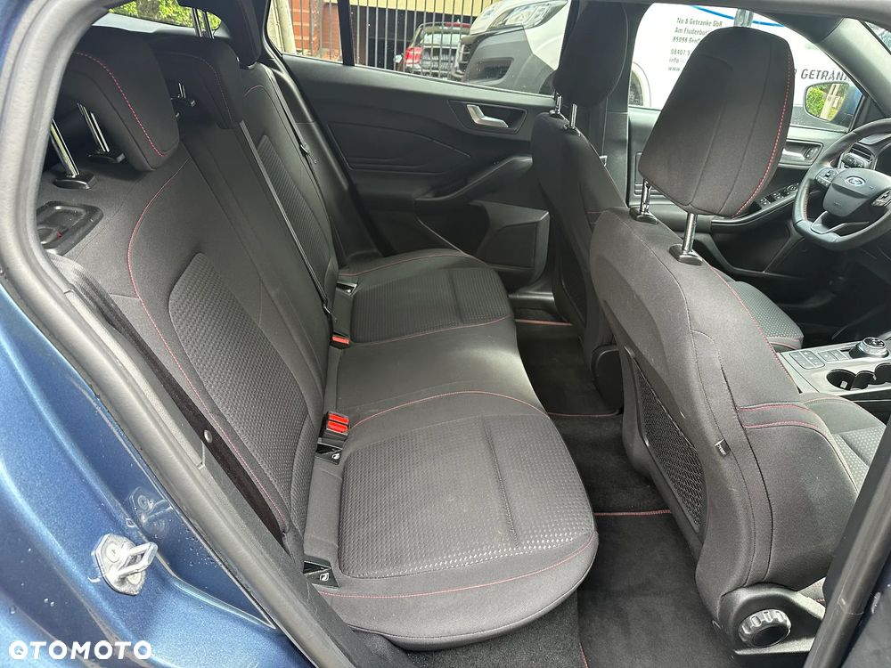 Ford Focus 1.0 EcoBoost Hybrid ST-LINE DESIGN - 12