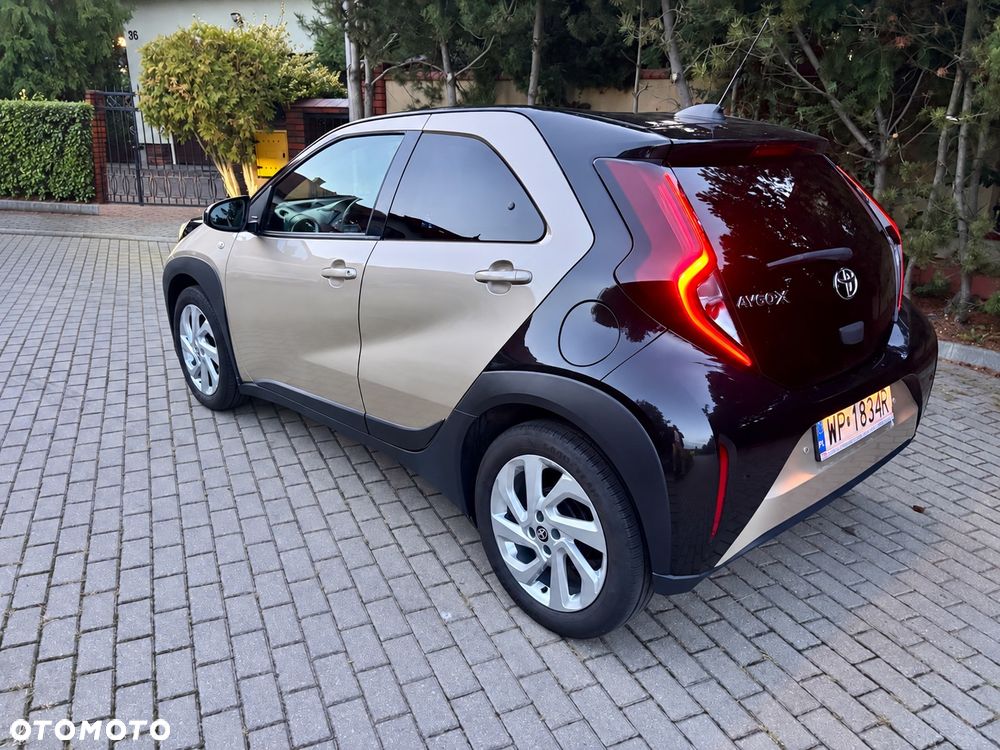 Toyota Aygo X 1.0 VVT-i X-play X-shift - 2