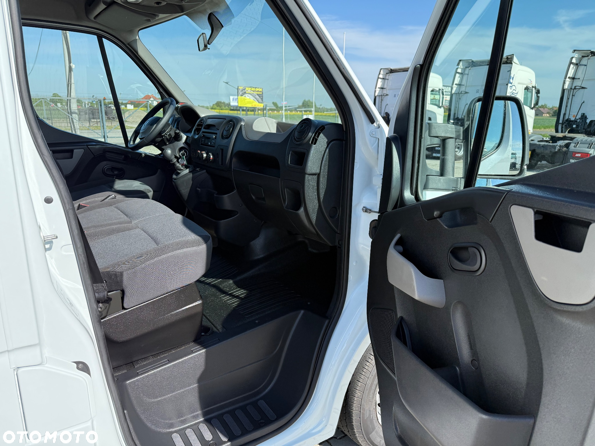 Renault MASTER 125 / CHŁODNIA / MROŹNIA / WTYKA 220V / HAKOWA / Z FRANCJI / STAN BDB / / / - 17