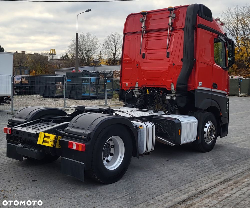 Mercedes-Benz 1851 - 9