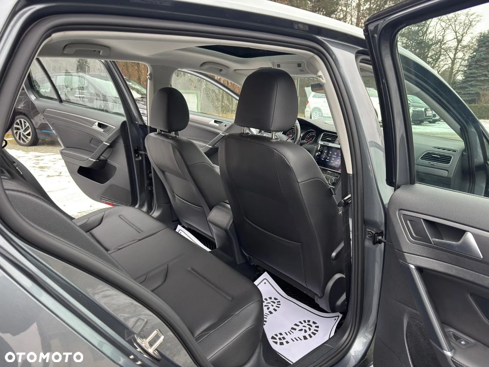 Volkswagen Golf - 23