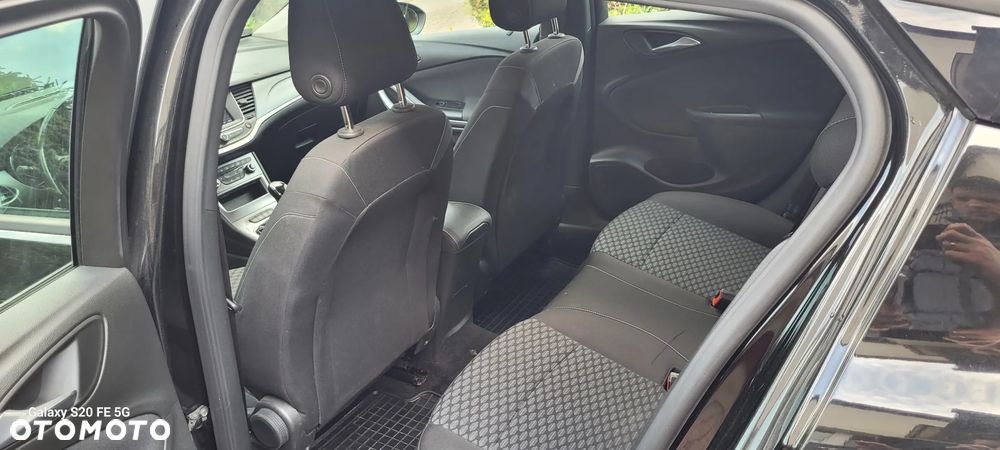 Opel Astra 1.2 T Edition S&S - 11