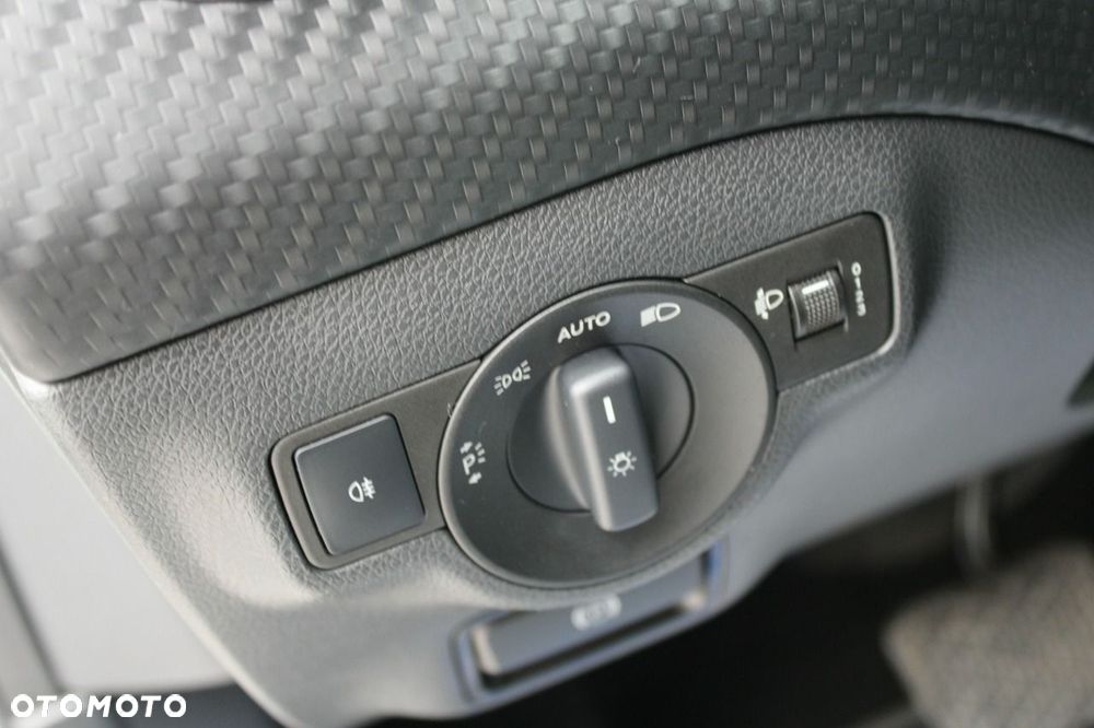 Mercedes-Benz GLA - 16
