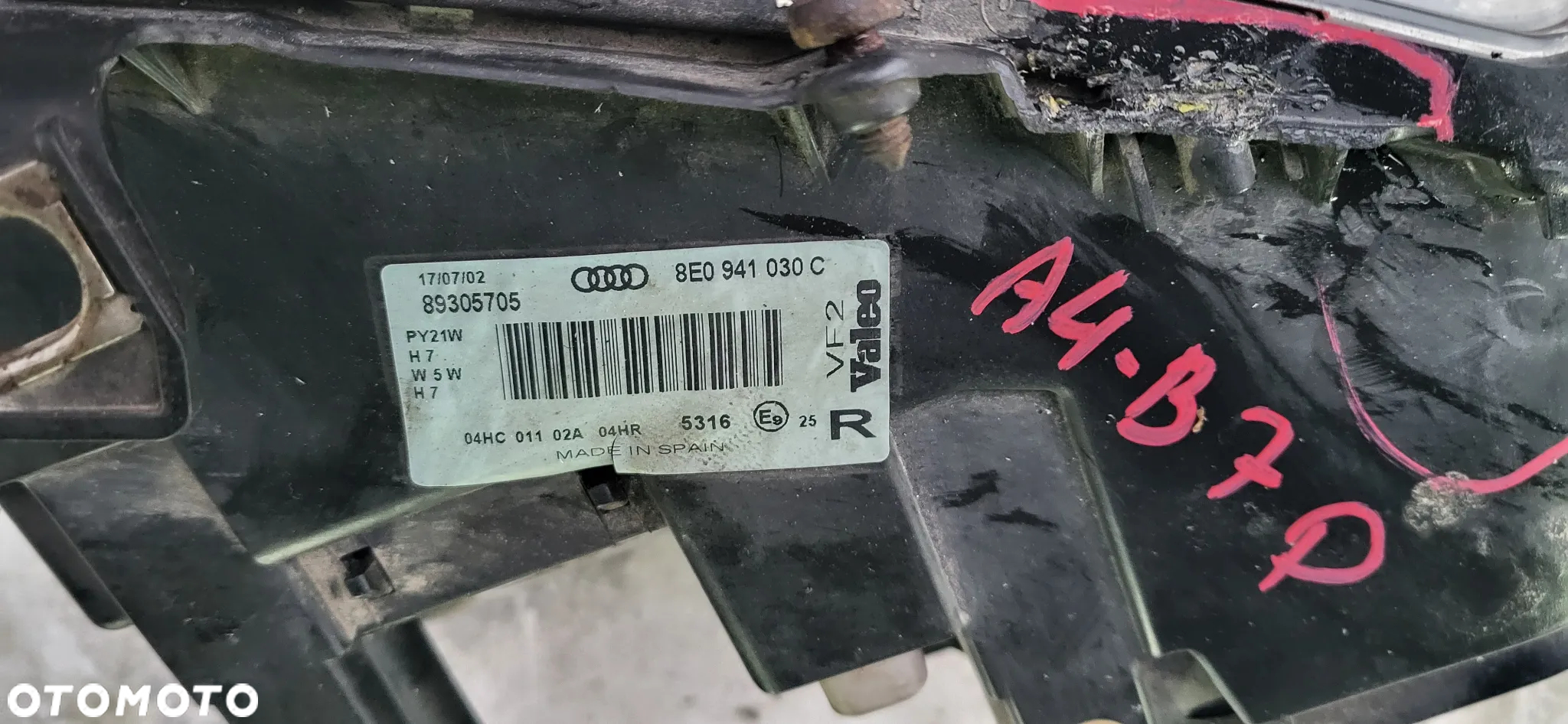 AUDI A4 B6 02r LAMPA PRAWA PRZEDNIA PRZÓD 8E0941030C - 2