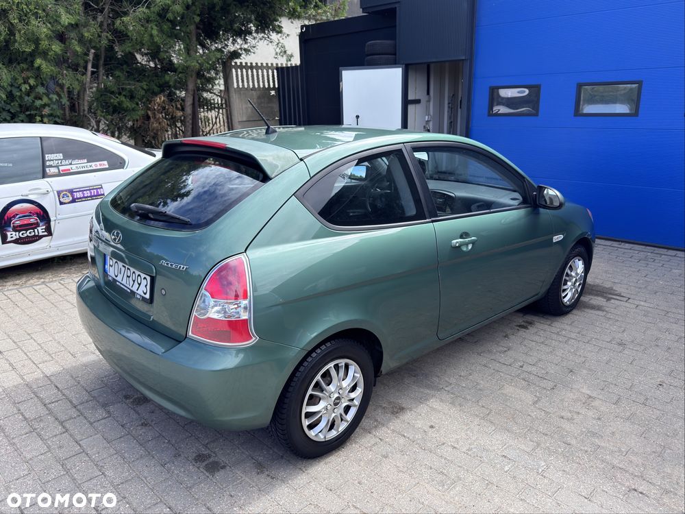 Hyundai Accent - 4